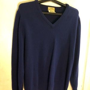 Vintage L. L. Bean Men’s Dark Blue V Neck Sweater Lambswool